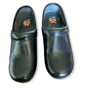 Dansko XP Wide Leather Professional Comfort Clogs
